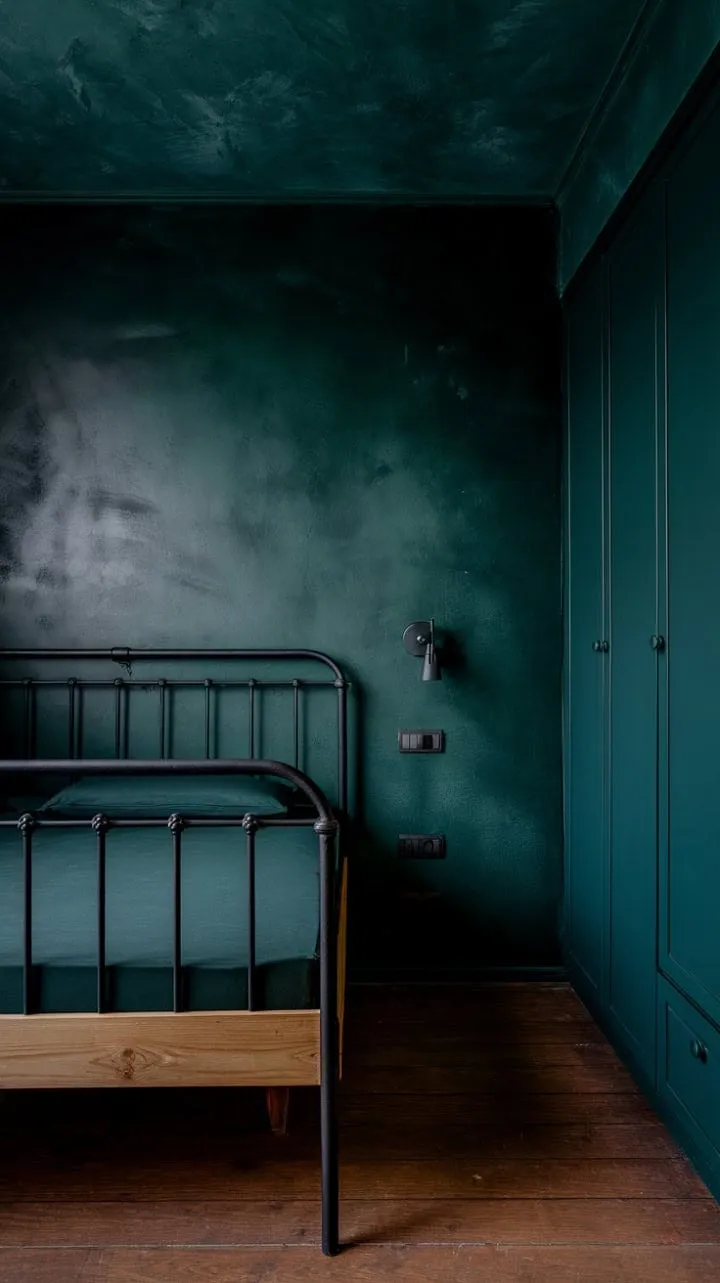 This moody bedroom, with its deep emerald walls and textured ceiling, exudes quiet luxury and sophistication, creating a serene sanctuary for restful slumber.